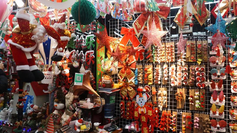 向老外出口圣誕用品，浙江義烏商人年銷數千萬